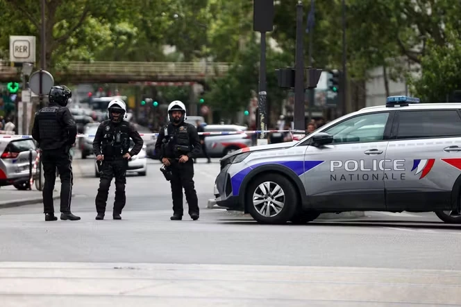 Attaque au couteau à Paris : la garde à vue du suspect a été levée pour raison psychiatrique