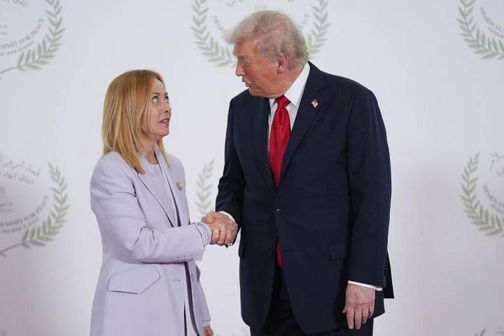 Trump enloquece y pide una "orden de alejamiento" de Meloni: el Gobierno italiano evita reaccionar a la provocación