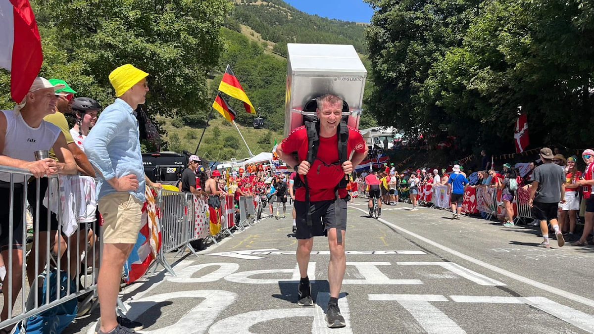Bei Tour de France: Deutscher trägt Kühlschrank auf Alpen-Gipfel
