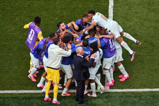 « C’est l’ADN de ce groupe d’être soudé » : la cohésion, l’autre atout de l’équipe de France avant son match contre l’Espagne