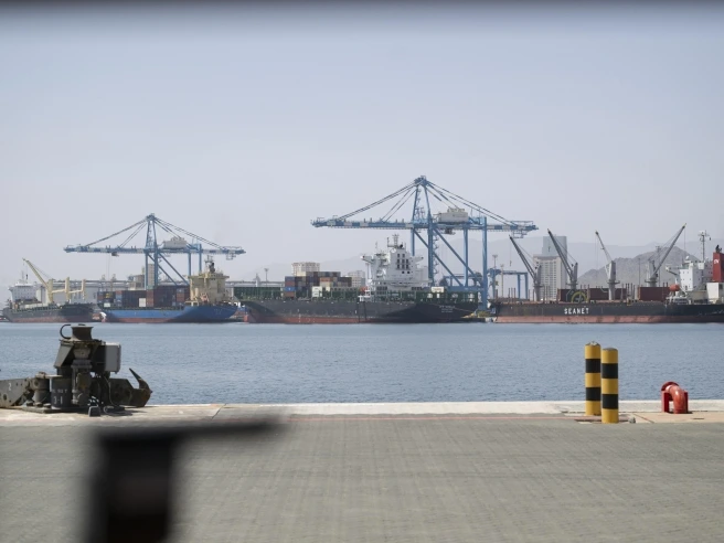 Un nuovo porto a Dubai, i corridoi ferroviari sauditi: quali sono i progetti delle monarchie del Golfo per aggirare il blocco di Hormuz