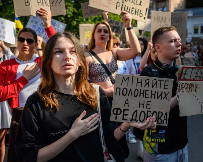 En Ukraine, après son remaniement, Volodymyr Zelensky passe outre les manifestants