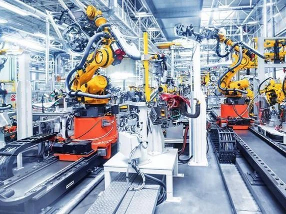 La guerra pesa sull'economia italiana, Confindustria vede un’estate in salita: «Investimenti in frenata e inflazione ancora alta»