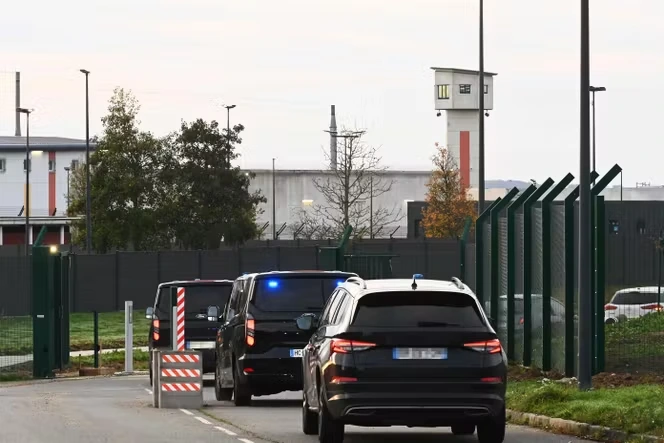 Prison de Condé-sur-Sarthe : un juge des référés ordonne à Gérald Darmanin de mettre fin aux violences et humiliations sur les détenus