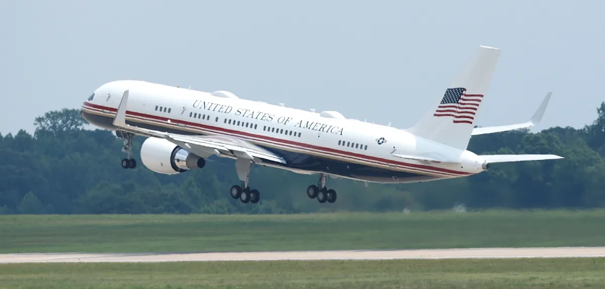 Wegen höherer Kosten für Trumps „Air Force One“ – Boeing schreibt rote Zahlen