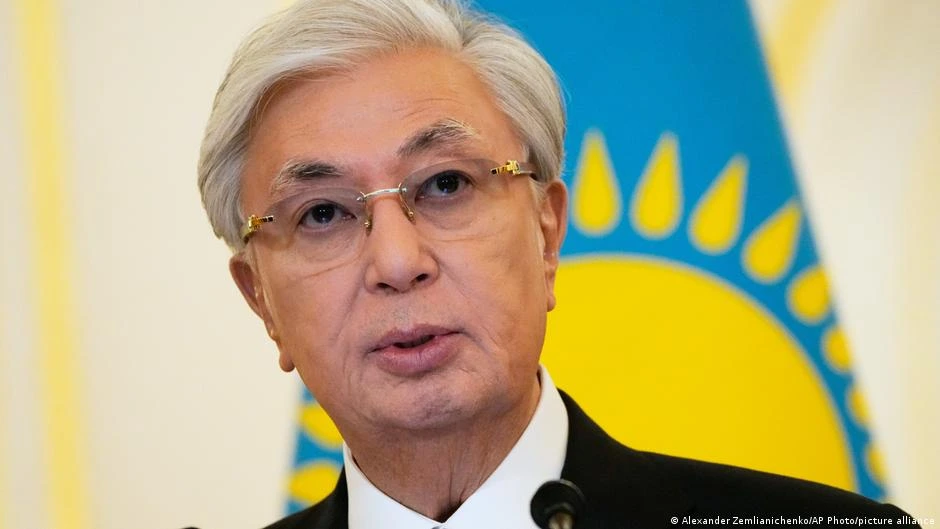 Tokayev dice a Putin que la guerra en Ucrania debe terminar