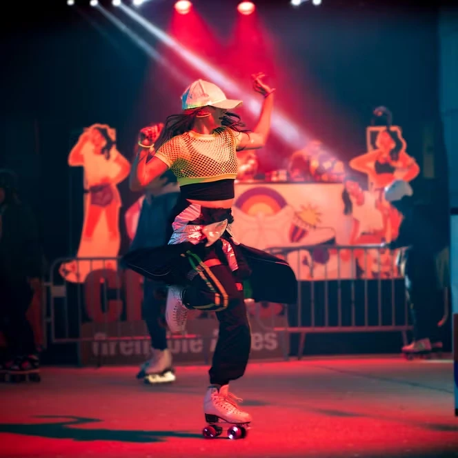 « Ça cartonne où qu’on aille, c’est dingue » : l’engouement pour la « roller dance », au carrefour de l’art et du sport