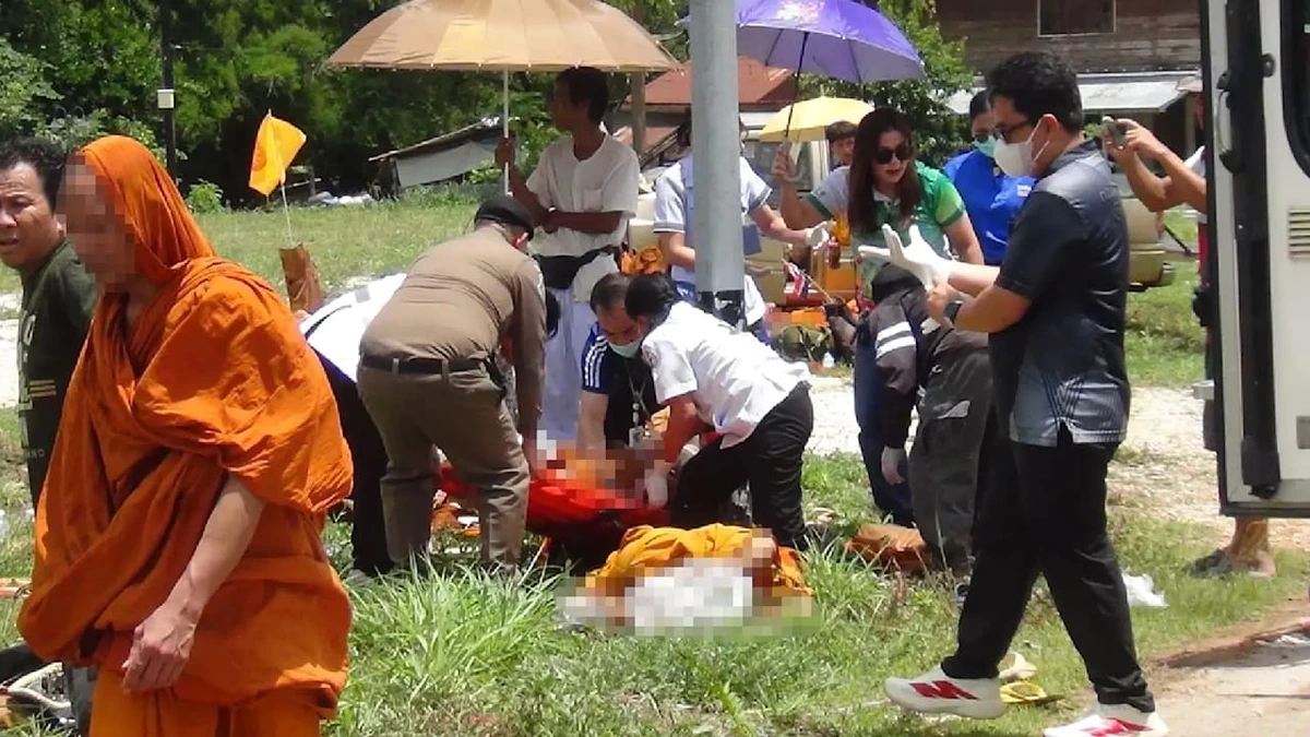 Junge fährt acht pilgernde Mönche mit Pick-up tot: Tragödie in Thailand