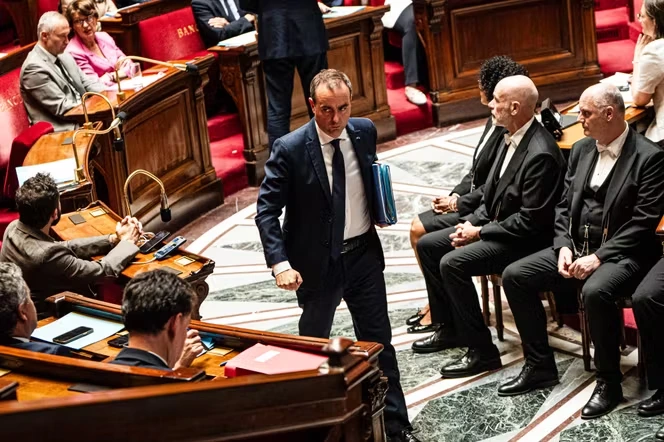 Budget 2027 : Sébastien Lecornu juge « préoccupant » le niveau de la dette du pays et assure que « la réduction du déficit reste la priorité »