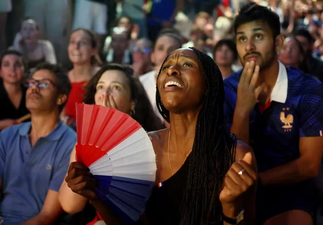 « C’est pas grave mon bonhomme. Le foot, c’est pas grave » : les fans tricolores résignés après la défaite de la France en demi-finales de la Coupe du monde