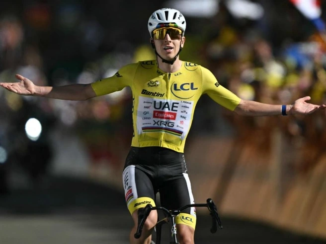 Pogacar vince sull'Alpe d'Huez nella diciannovesima tappa del Tour de France: battuto il record di Pantani