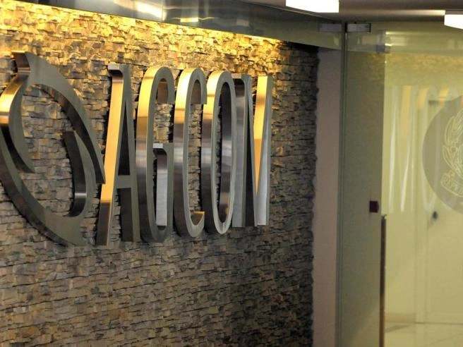 Agcom: «Il volto dell’Ia resti umano, riconoscibile, responsabile. Pluralismo da salvaguardare». Tv resta leader ma corrono le piattaforme web