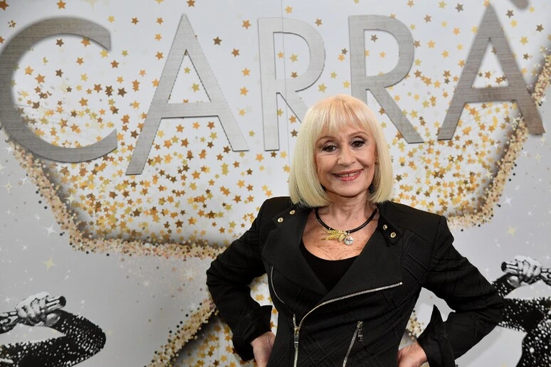 Cinque anni senza Raffaella Carrà, omaggio in musica del coro Le Dolci note