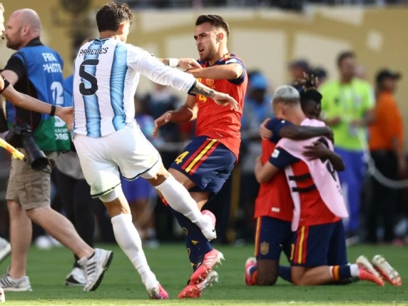 La Fifa apre inchiesta sulla rissa della finale: cosa rischia l'Argentina fra squalifiche e multe, i precedenti