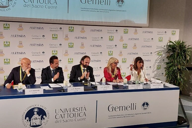 Cibo spazzatura, quasi un italiano su due consuma snack salati una volta a settimana