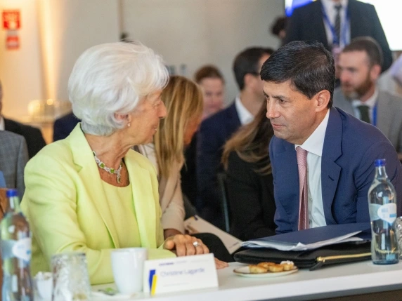 Mercati in tensione per l’Iran, Lagarde (Bce) a sorpresa a Washington per incontrare Warsh (Fed)