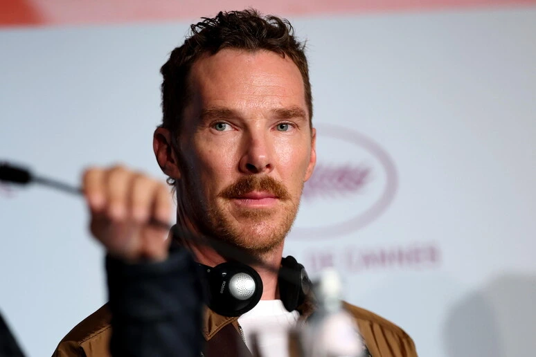 Benedict Cumberbatch e Alan Cumming contro la fusione tra Paramount e Warner