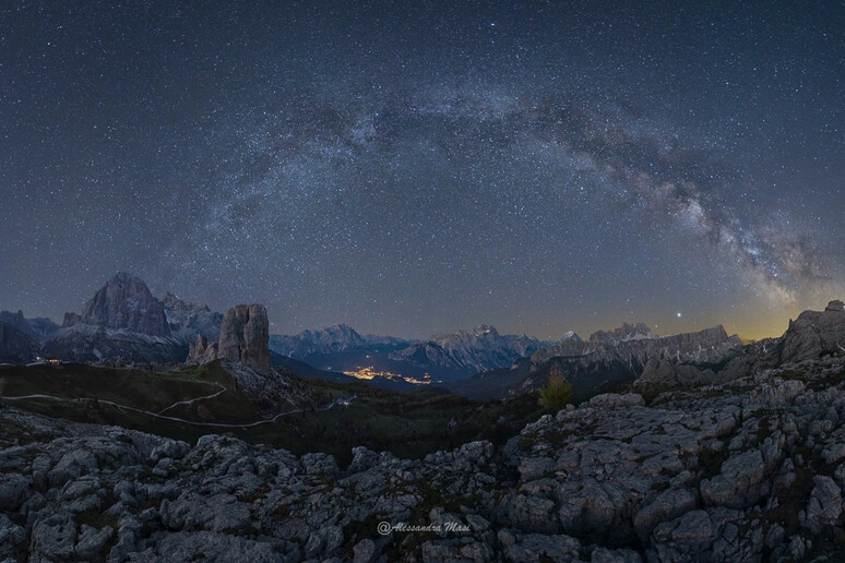 Aurore e comete, il cielo dà spettacolo sulle Dolomiti
