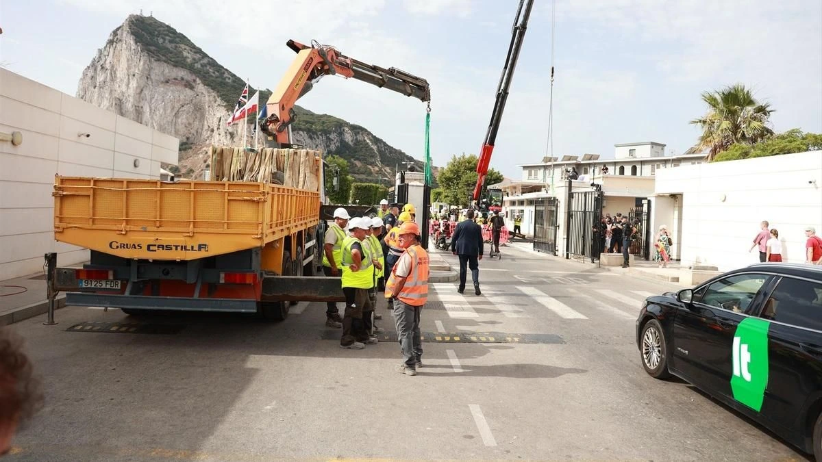 Sánchez, tras la demolición de la verja de Gibraltar: “Hoy cae el último muro de la Europa continental”