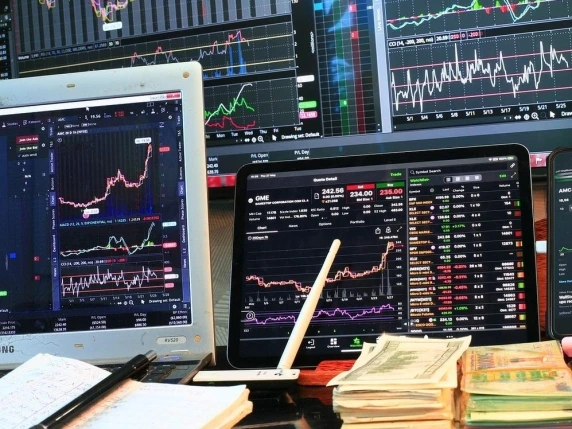 Borse in diretta, petrolio oggi 30 luglio | Borse asiatiche nervose con gli attacchi tra Usa e Iran, greggio in rialzo