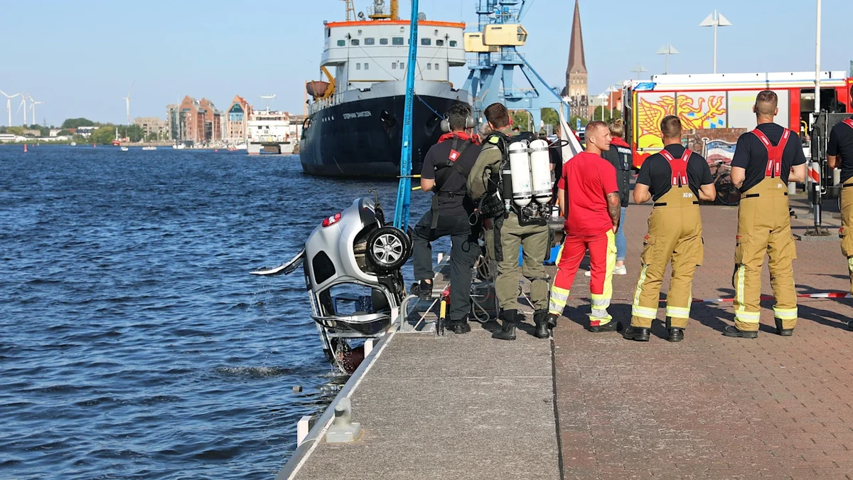Rostock: Zwei Tote nach Autosturz ins Hafenbecken