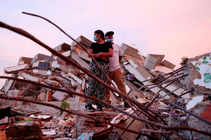 El puerto de La Guaira se convierte en una morgue improvisada tras los terremotos de Venezuela: ya hay 2.295 muertos, 26 de ellos españoles