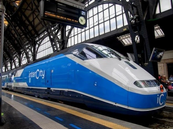 Pnrr, il nodo Intercity paralizza il governo: stop al decreto Infrastrutture e voto rinviato, in ballo 3 miliardi dall’Europa