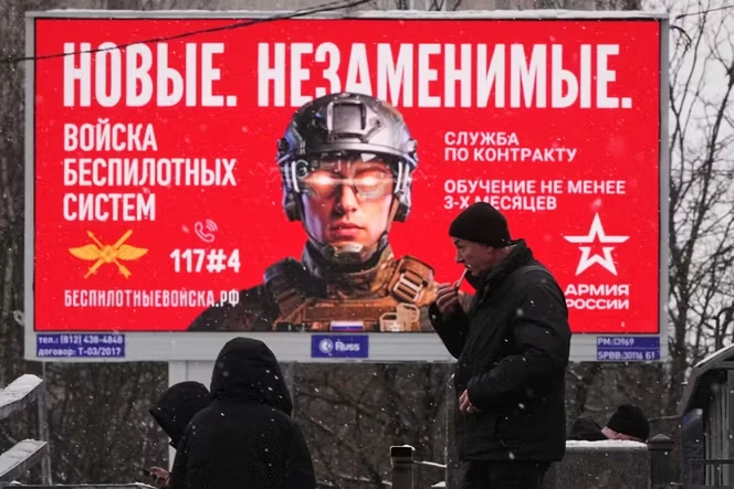 En Russie, les autorités tentent de recruter des étudiants pour pallier le manque de soldats dans les régiments de dronistes