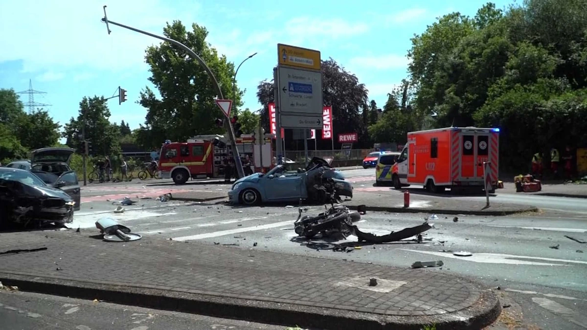 Dortmund (NRW): Frau (53) tot! BMW rammt Auto und Motorrad
