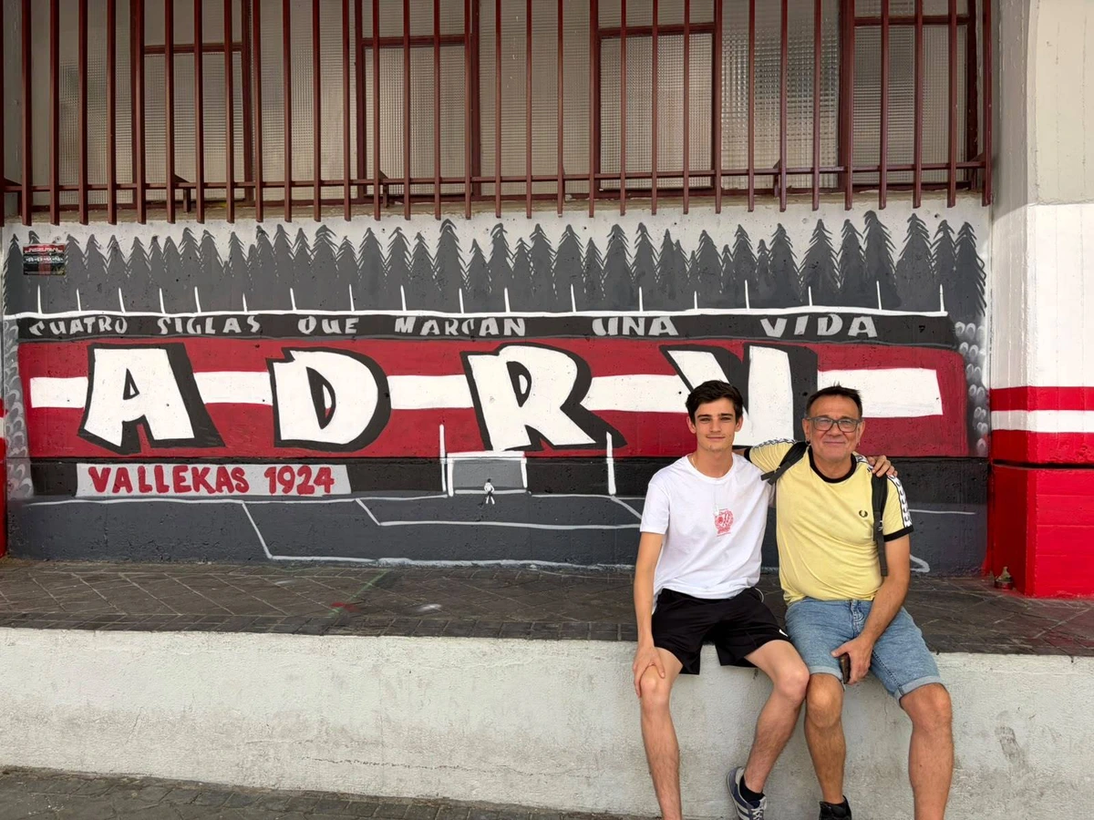 Vallecas se planta ante la gestión del Rayo: "El dinero está en el bolsillo de Martín Presa"