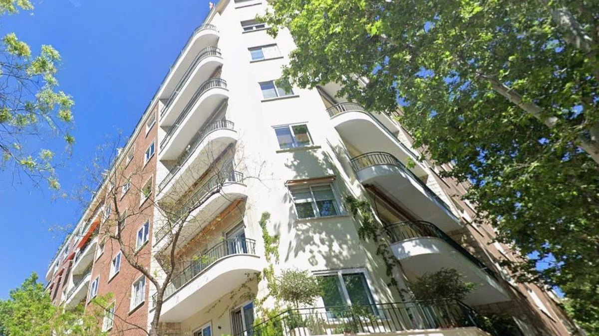 Ayuso compra un ático en Chamberí como oficina de uso temporal por obras en Sol