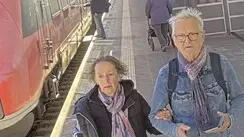 Ohne zu helfen: Paar soll Frau auf Gleisen liegen gelassen haben
