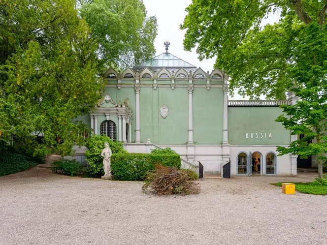 La Commission européenne retire sa subvention de 2 millions d’euros à la Biennale de Venise en raison de la présence russe