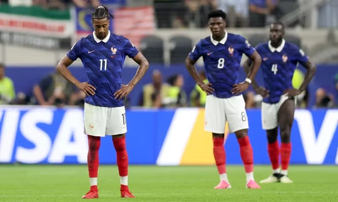 « Le collectif espagnol a submergé le talent individuel français » : la presse étrangère critique la « naïveté » tactique de Didier Deschamps