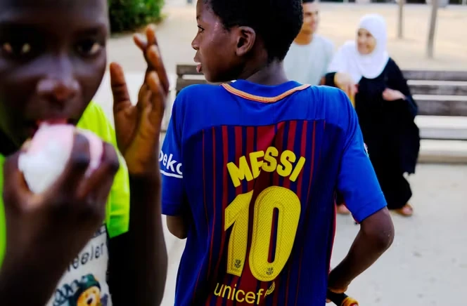 Espagne-Argentine : en Catalogne, le « choix cornélien » entre Lamine Yamal et Lionel Messi divise les supporteurs du FC Barcelone