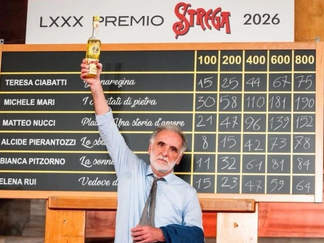 Il Premio Strega 2026 a Michele Mari con «I convitati di pietra». Ciabatti ricorda Murgia: «Ci ha raccontato la tenacia, l’impeto e il coraggio»