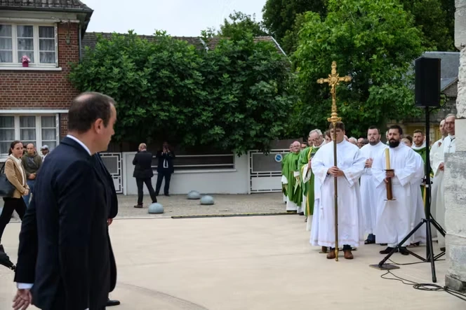 A Saint-Etienne-du-Rouvray, dix ans après l’attentat, un hommage commun de l’Eglise et de la République au père Hamel
