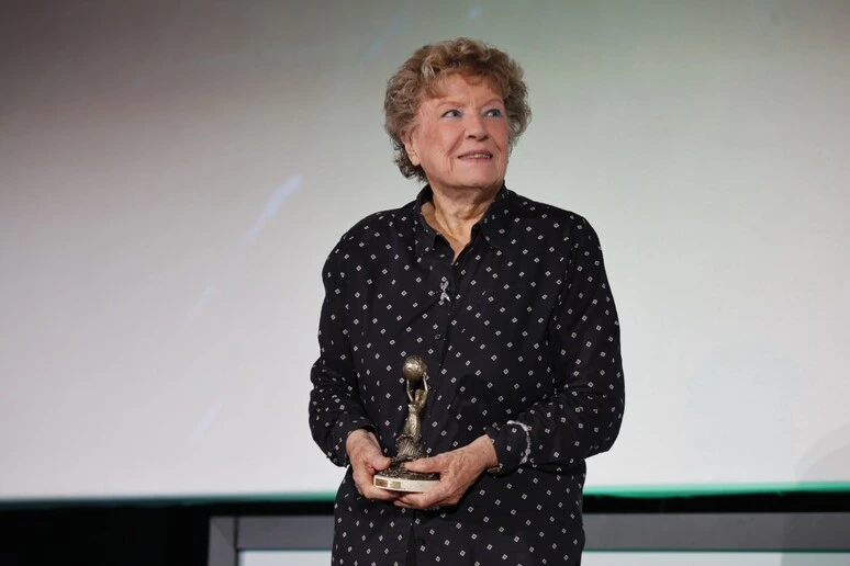 Dacia Maraini: 'IA non sarà mai come noi perché non muore e non ama'