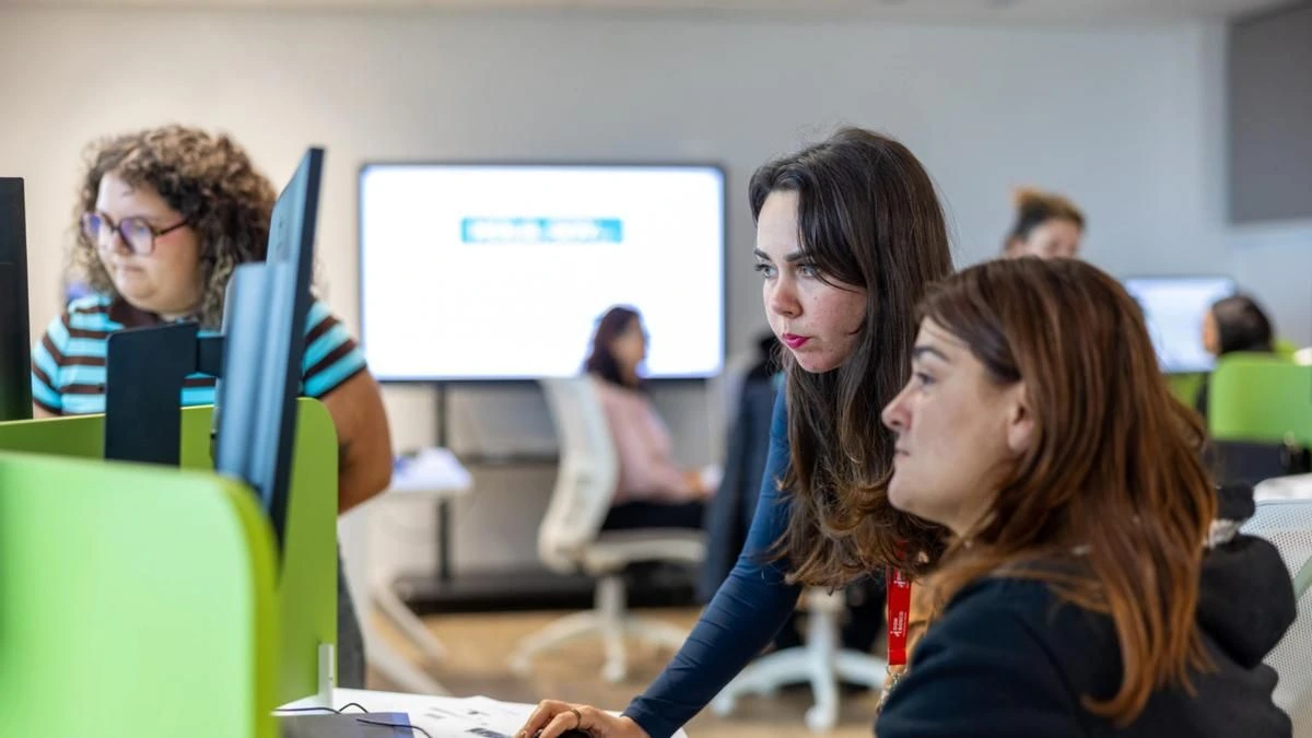 Tener el primer hijo reduce un 26% las posibilidades de las mujeres de ser CEO, mientras que aumenta las de los hombres