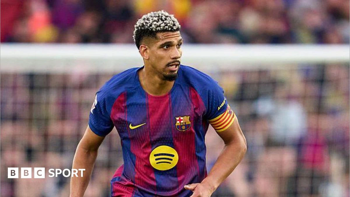 Liverpool close to signing Barcelona's Araujo on loan