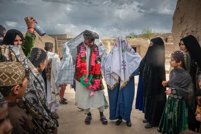 « Le reportage le plus dur que j’ai réalisé » : Elise Blanchard photographie les fillettes vendues par leurs parents en Afghanistan