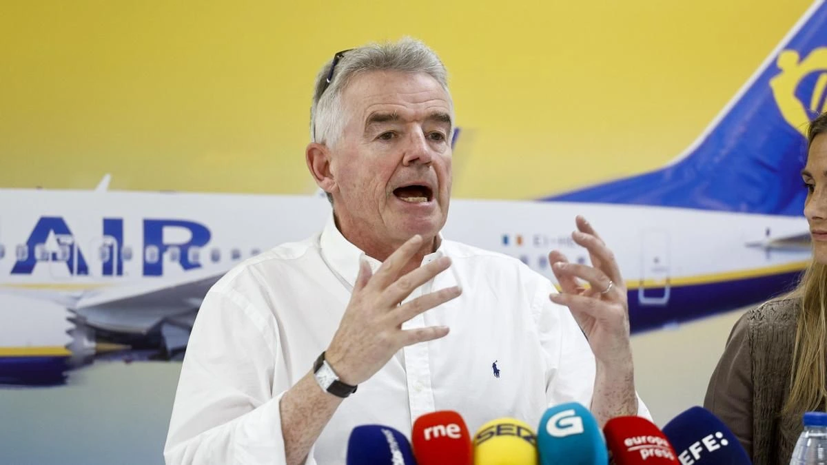 Ryanair va al choque con Óscar Puente y dice que sus declaraciones sobre su falta de aviones son “falsas”