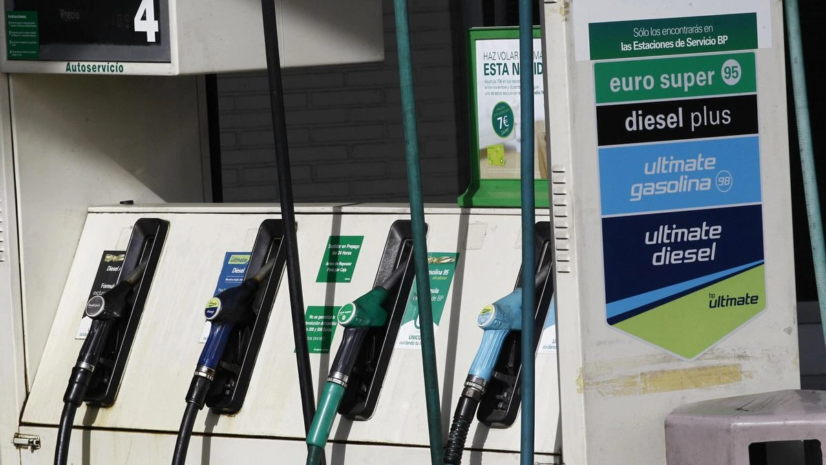 El precio del petróleo da un respiro: se hunde un 7% hasta los 83 dólares por un renovado optimismo sobre Irán