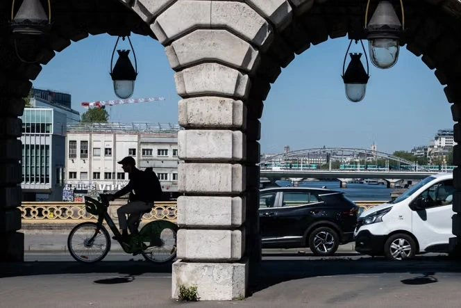Un cycliste poignardé après un accrochage à Paris