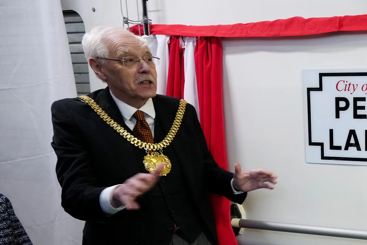 Former lord mayor apologises after comparing Liverpool railway station chaos with Auschwitz