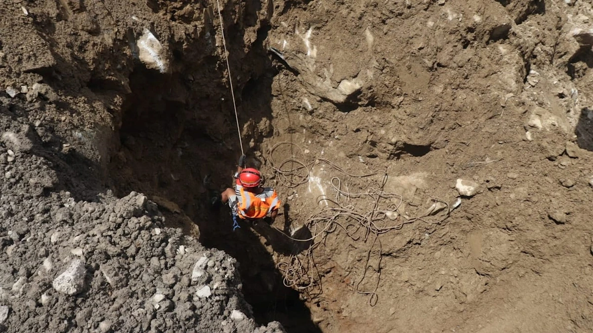 Flutkatastrophe in Nepal: Retter suchen in Tunnel nach 350 Bauarbeitern
