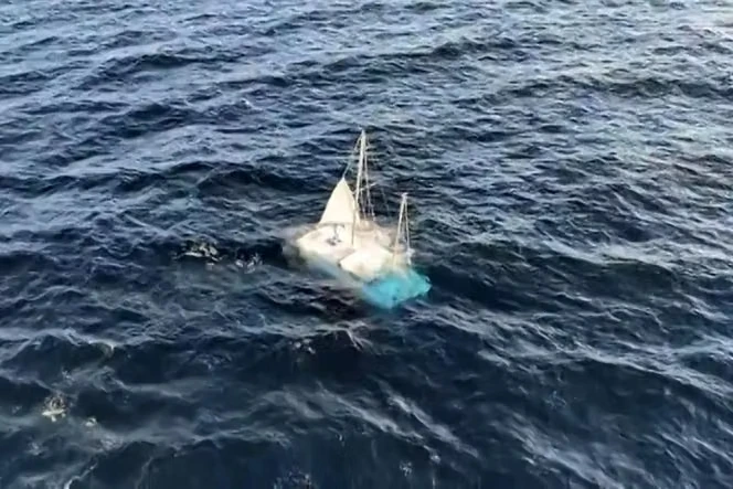Au large de l’île d’Yeu, un voilier est à la dérive ; des recherches sont en cours
