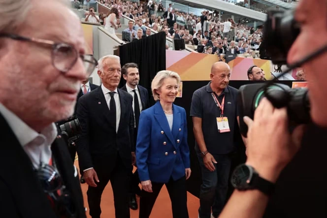 Face à des patrons français « amoureux déçus de l’Europe », Ursula von der Leyen défend une Union « qui produit, investit et protège »