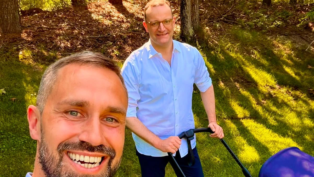Nach Wirbel um Leihmutterschaft: Jens Spahn mit Baby zurück in Deutschland!