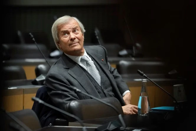 Vincent Bolloré dépose plainte pour « association de malfaiteurs » contre des magistrats, après son renvoi devant le tribunal pour corruption
